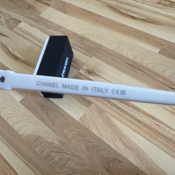 CHANEL White Sunglasses with Brown Lenses.  New In Box.  Square Style. - Picture 7 of 11